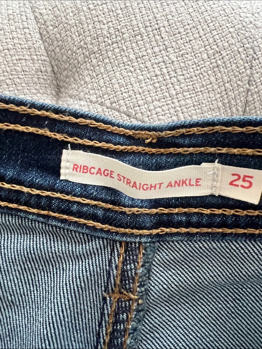 EUC Levi’s Ribcage Rivet Jeans 25 - Picture 3 of 5